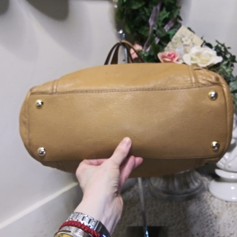 Michael Kors Gansevoort Taupe Large Leather Shoulder Bag - Picture 9 of 11
